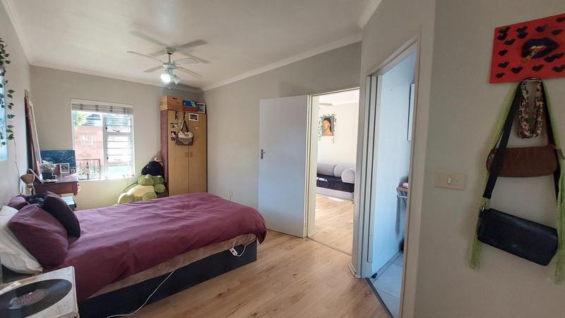 1 Bedroom Property for Sale in Oakglen Western Cape
